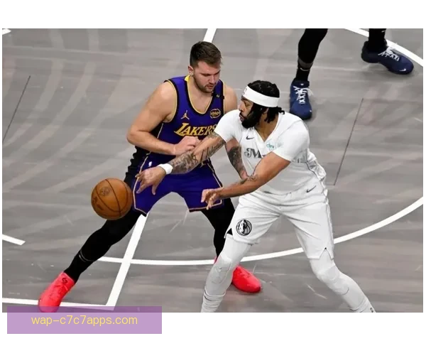 东契奇三双领衔湖人击败森林狼 里夫斯31分